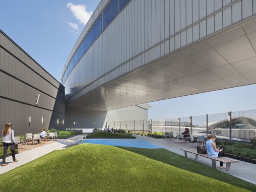 JetBlue Opens Rooftop Lounge at JFK